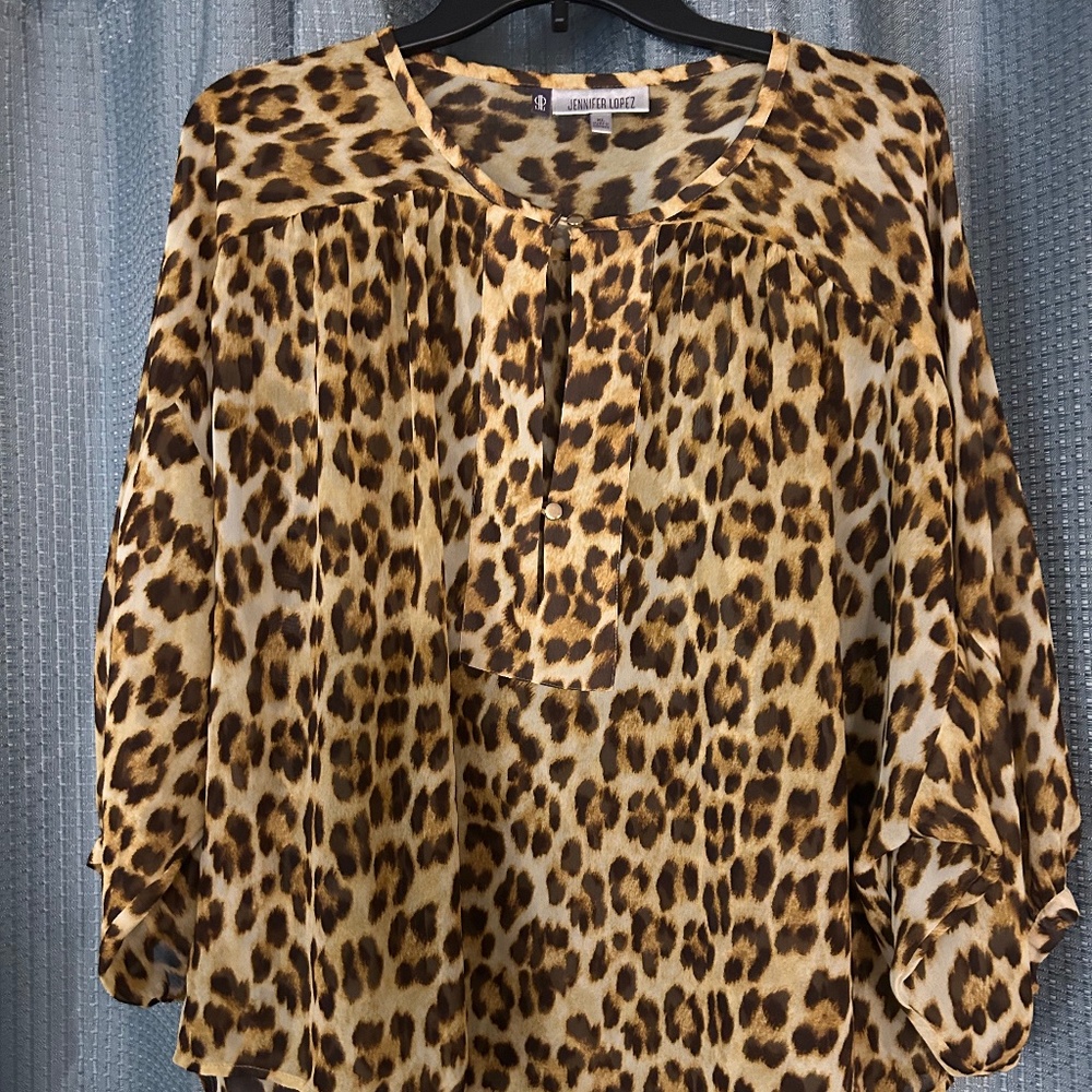 Jennifer Lopez tiger shirt